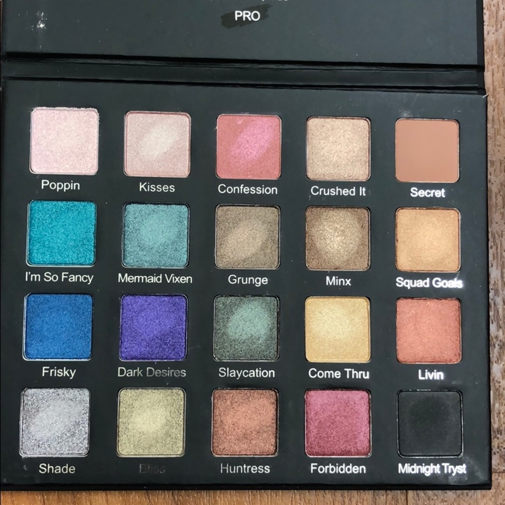 NWOT Violet Voss Drenched Metal PRO eyeshadow palette